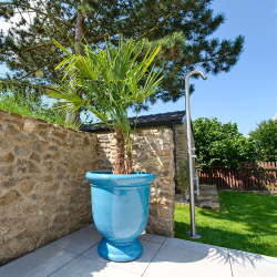 Provencelia Titan 72x75cm, pot grande taille d&apos;extérieur fait main en terre cuite émaillée, résistant au gel, bleu ciel léger 